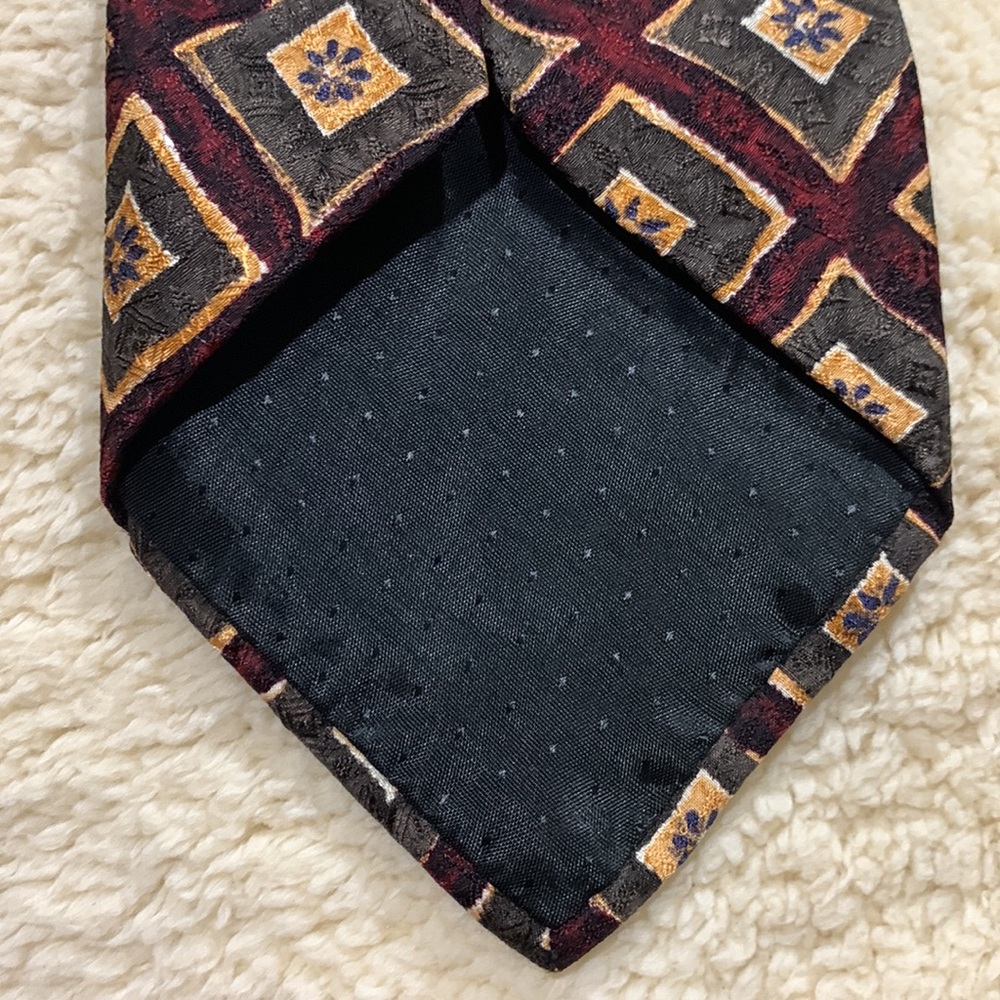 SILK Tie - Picture 4 of 7
